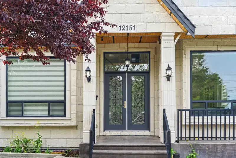 12151 66 AVENUE - photo 4 of 40