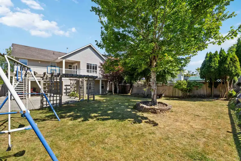 30626 CRESTVIEW AVENUE - photo 4 of 28