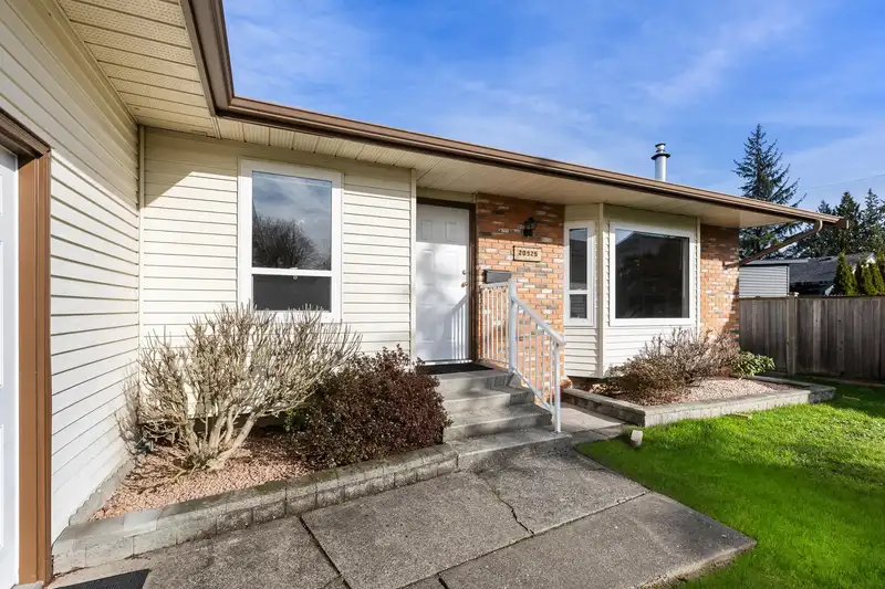 20925 51B AVENUE - photo 3 of 37