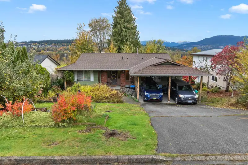 1507 ELINOR CRESCENT - photo 1 of 29