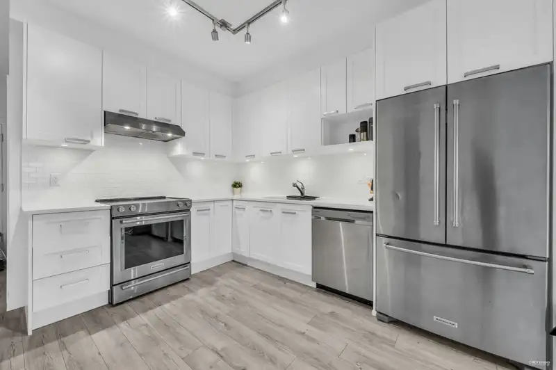 316 5638 201A STREET - photo 1 of 25