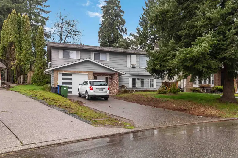 3273 CHEAM DRIVE - photo 3 of 39