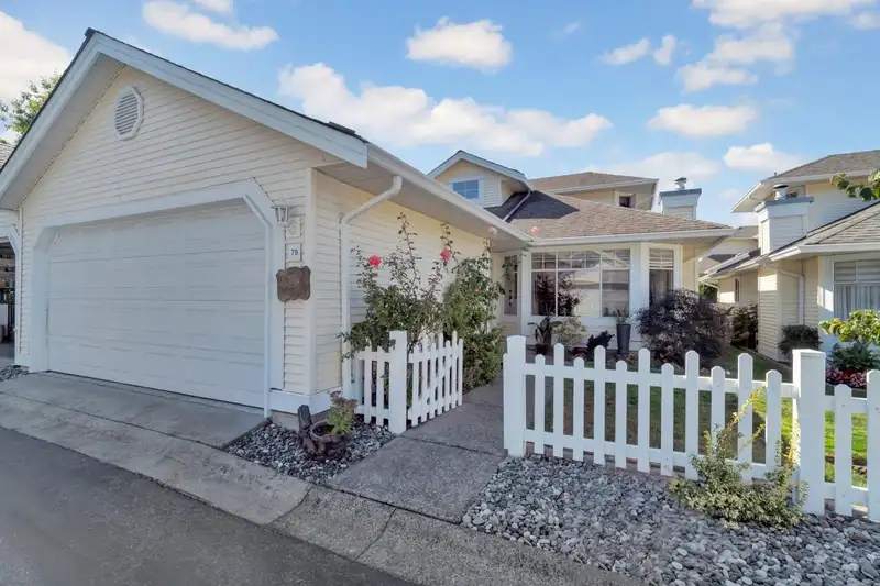 79 9208 208 STREET - photo 2 of 32