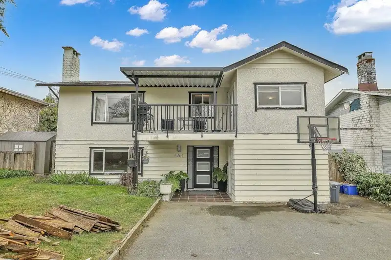9467 118 STREET - photo 1 of 40
