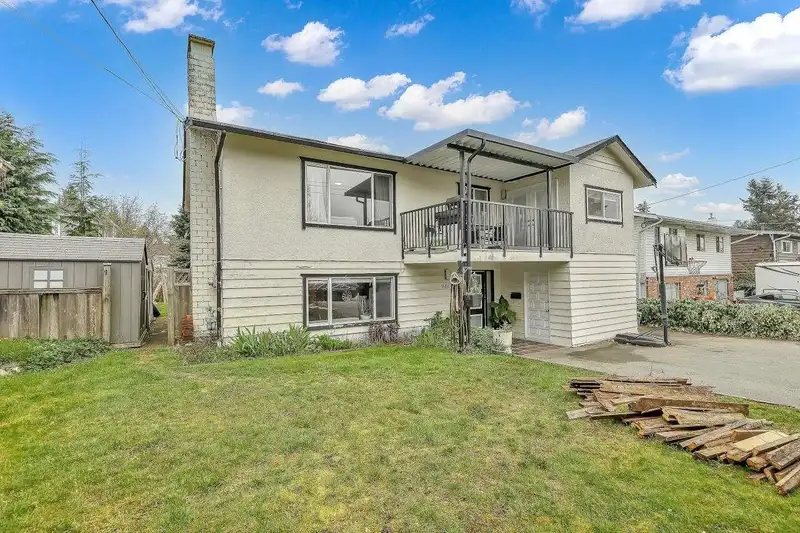 9467 118 STREET - photo 2 of 40