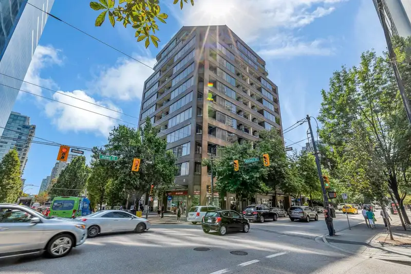 909 1010 HOWE STREET - photo 1 of 5