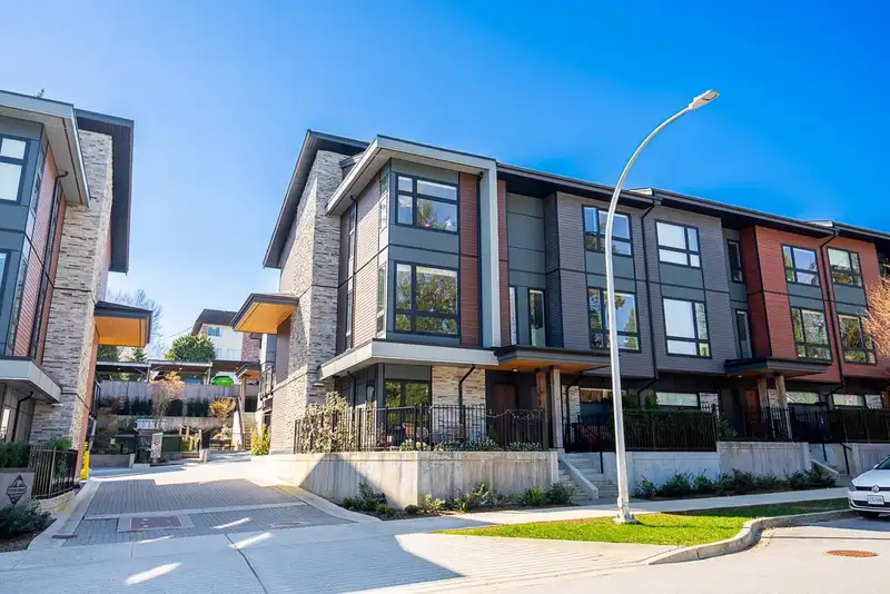 7 50 SEAVIEW DRIVE - photo 1 of 38