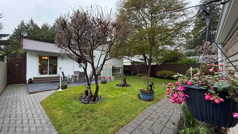 1852 LARSON ROAD - photo 1 of 39