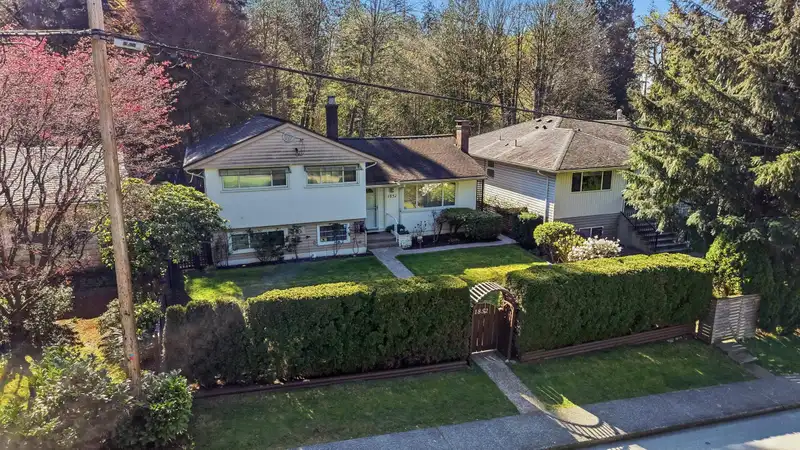 1852 LARSON ROAD - photo 2 of 39