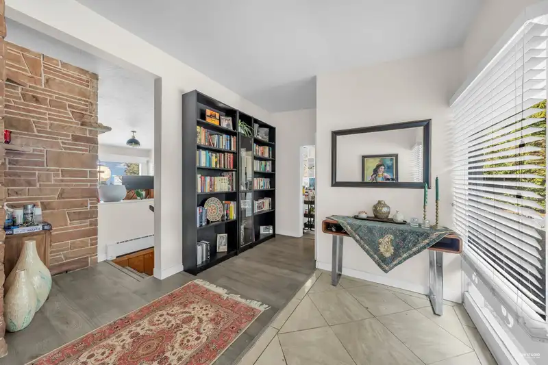 1230 QUEENS AVENUE - photo 4 of 29