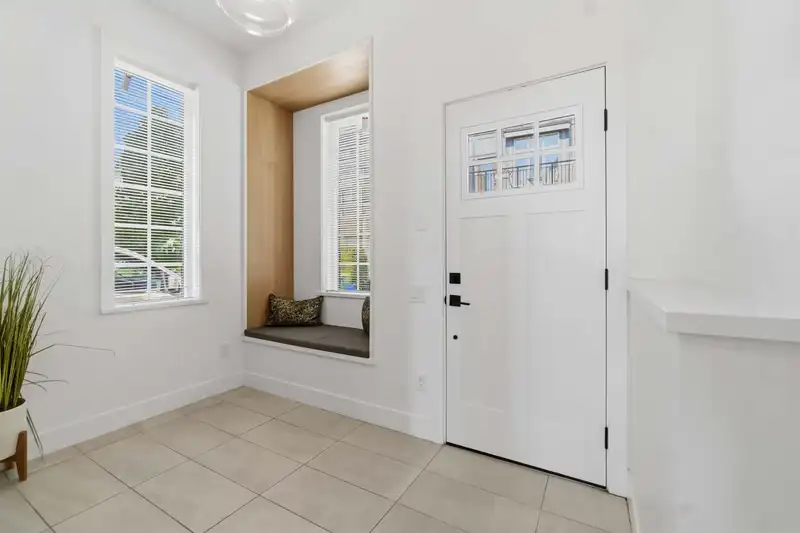 9 3552 VICTORIA DRIVE - photo 2 of 25