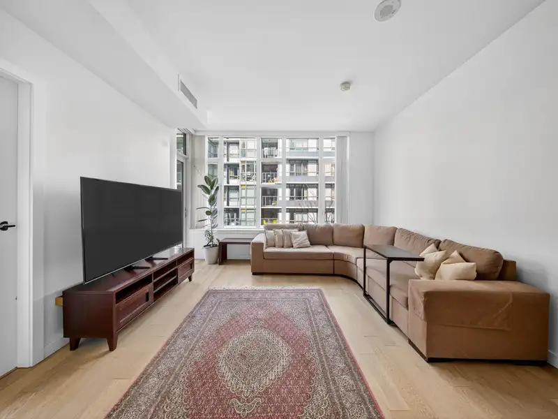 301 2565 MAPLE STREET - photo 1 of 31