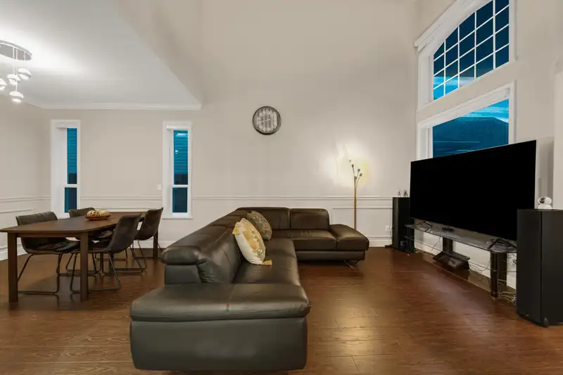 11839 DUNFORD ROAD - photo 4 of 40