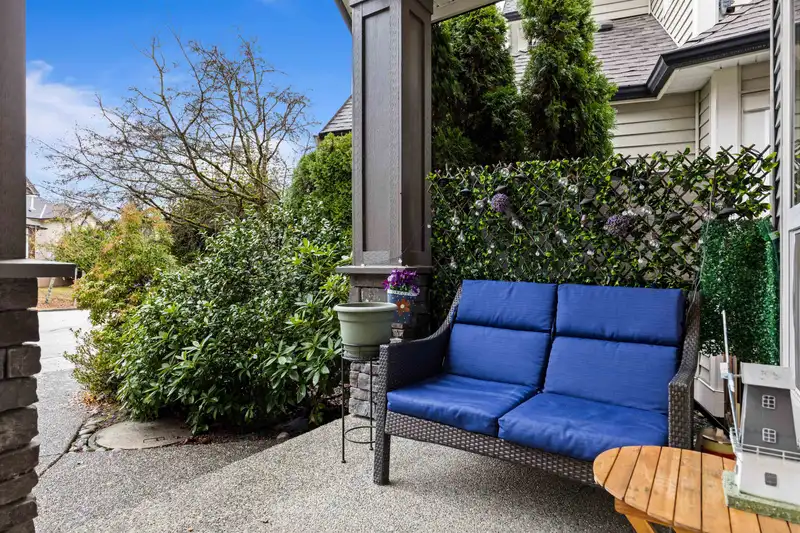 15072 61B AVENUE - photo 2 of 40