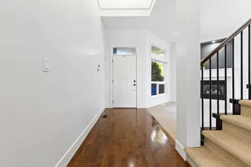 15072 61B AVENUE - photo 3 of 40