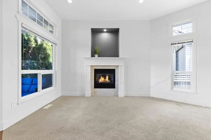 15072 61B AVENUE - photo 4 of 40
