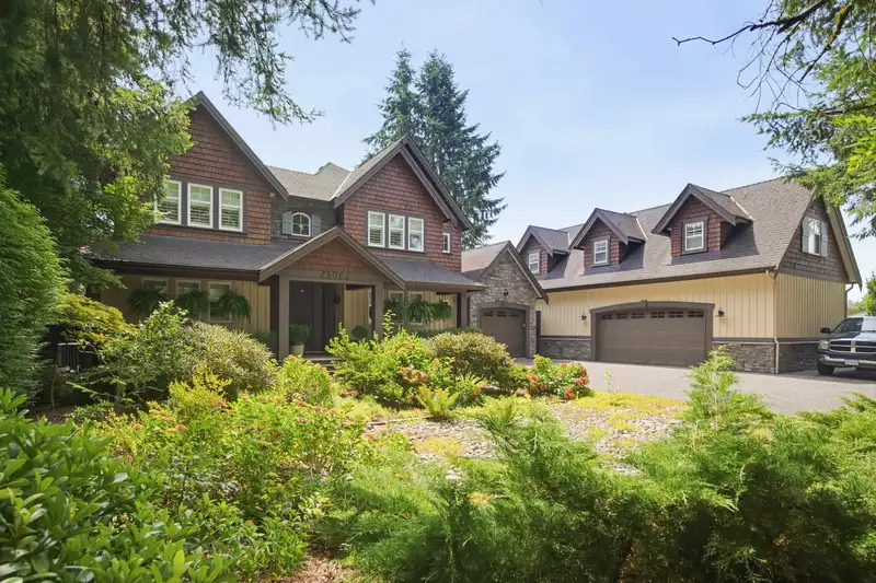25044 56 AVENUE - photo 2 of 40