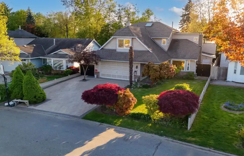 7461 123 STREET - photo 3 of 40