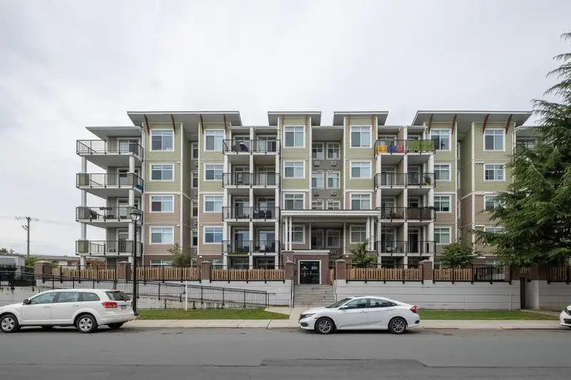 316 20696 EASTLEIGH CRESCENT - photo 2 of 25