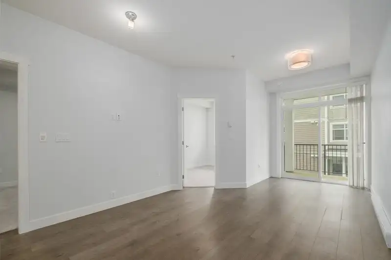 316 20696 EASTLEIGH CRESCENT - photo 4 of 25
