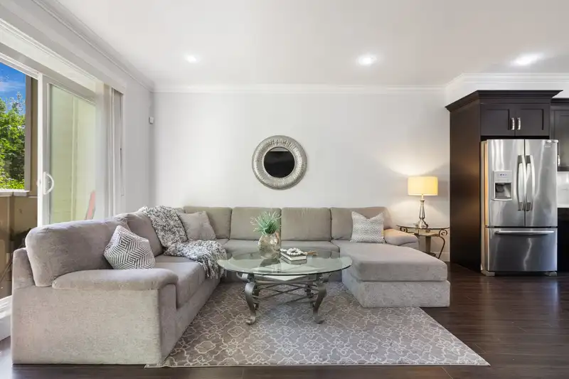 10 14285 64 AVENUE - photo 3 of 31