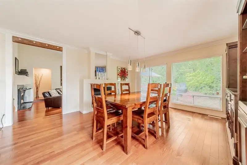 14636 18 AVENUE - photo 3 of 19