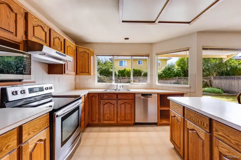 10208 RIVER DRIVE - photo 4 of 39
