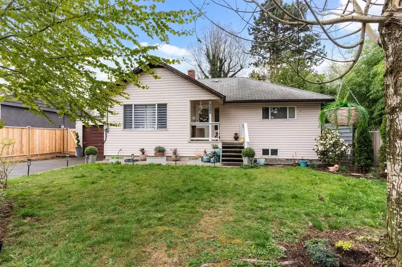 9684 MAURICE STREET - photo 1 of 34