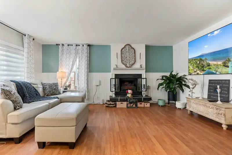 9684 MAURICE STREET - photo 4 of 34