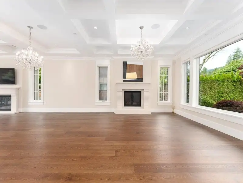 1260 KINGS AVENUE - photo 3 of 21