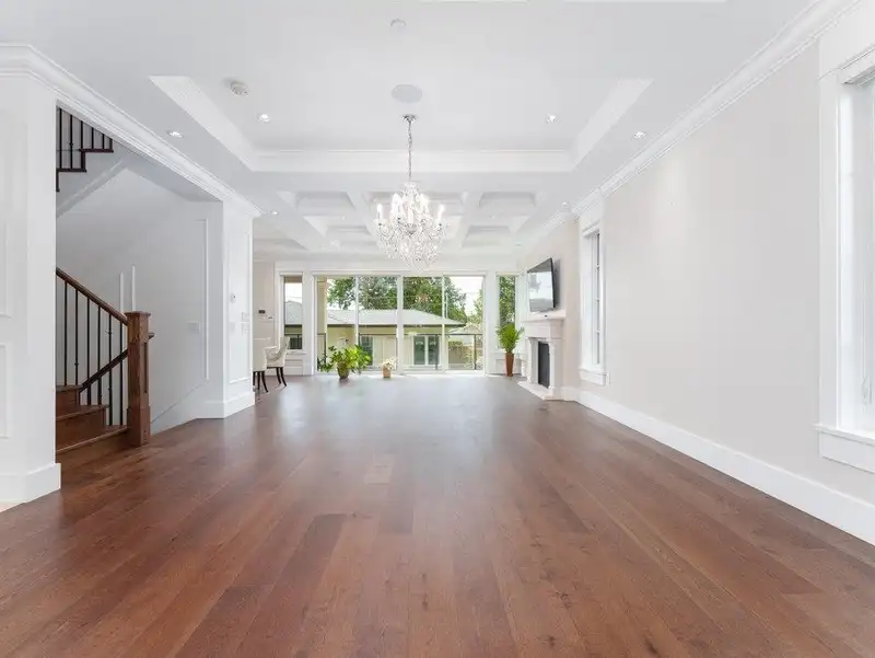 1260 KINGS AVENUE - photo 4 of 21