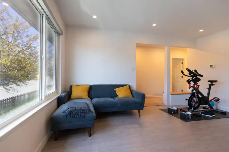 7250-52 NELSON AVENUE - photo 2 of 39