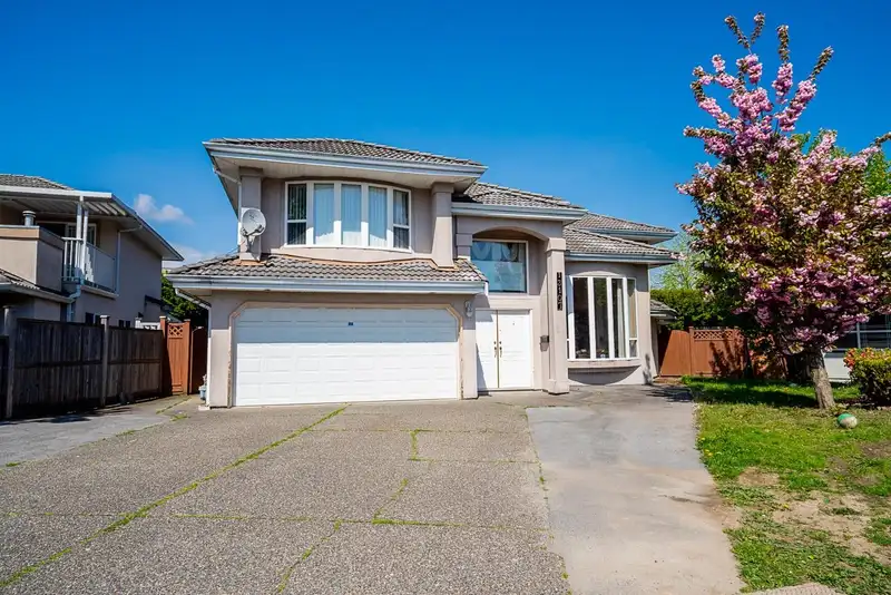 13107 74 AVENUE - photo 2 of 36