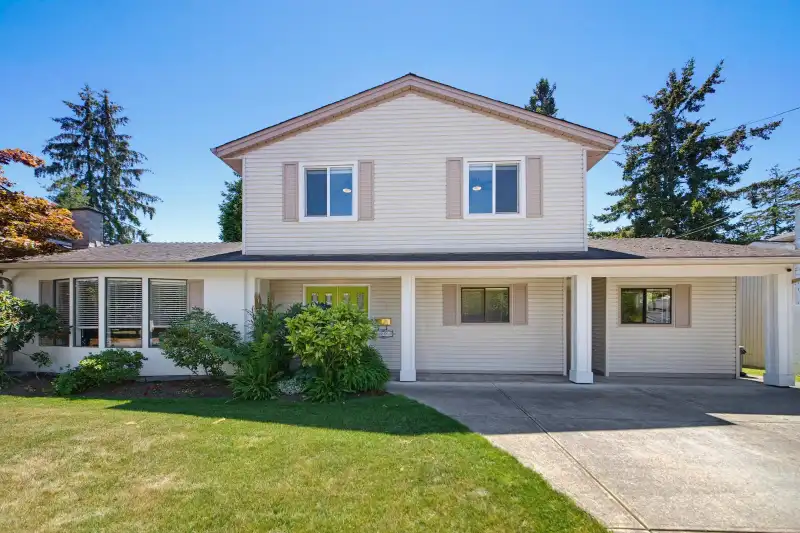 5494 50 AVENUE - photo 1 of 40
