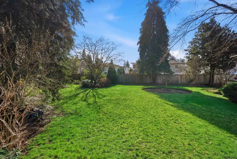 8841 DELMONTE CRESCENT - photo 3 of 38
