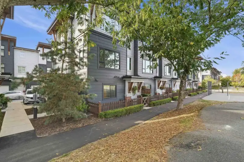 36 22128 48A AVENUE - photo 1 of 25