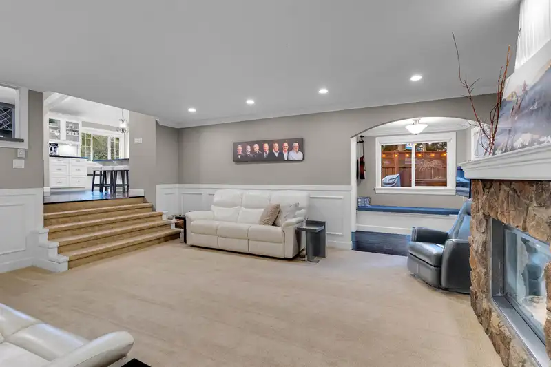 20271 49 AVENUE - photo 1 of 34