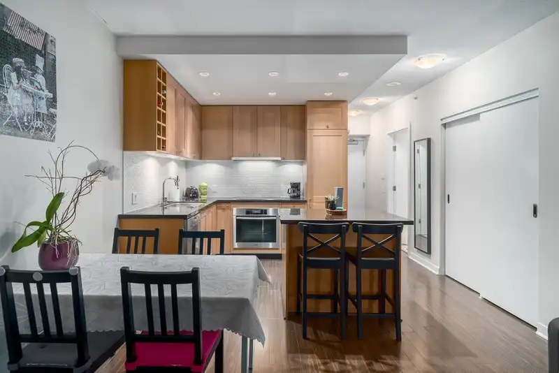 1905 821 CAMBIE STREET - photo 1 of 20