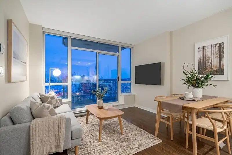 1905 821 CAMBIE STREET - photo 2 of 20