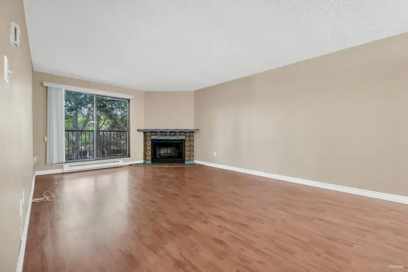 207 7291 MOFFATT ROAD - photo 4 of 30
