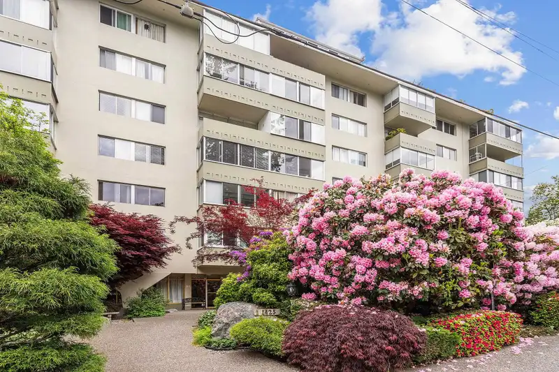 404 1425 ESQUIMALT AVENUE - photo 2 of 30