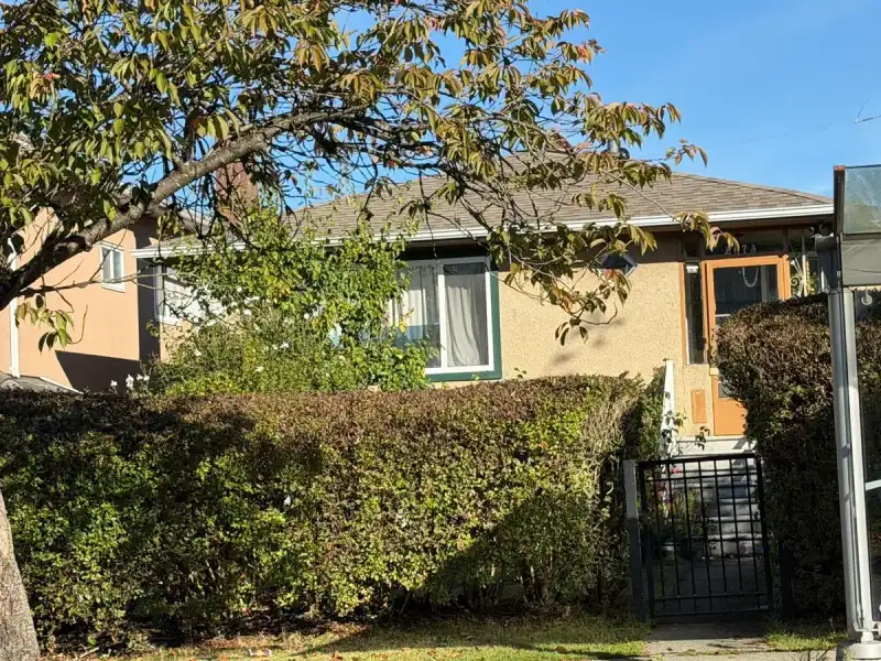2673 E 22ND AVENUE - photo 1 of 3