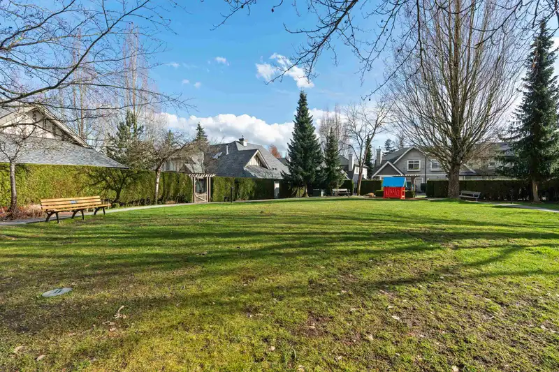 56 15968 82 AVENUE - photo 3 of 37