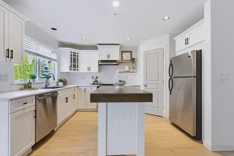 20613 66A AVENUE - photo 4 of 25