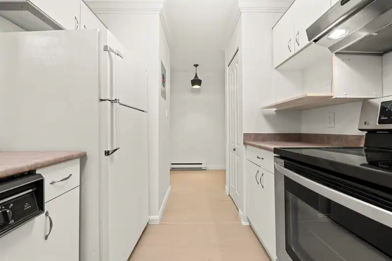 104 526 W 13TH AVENUE - photo 4 of 20