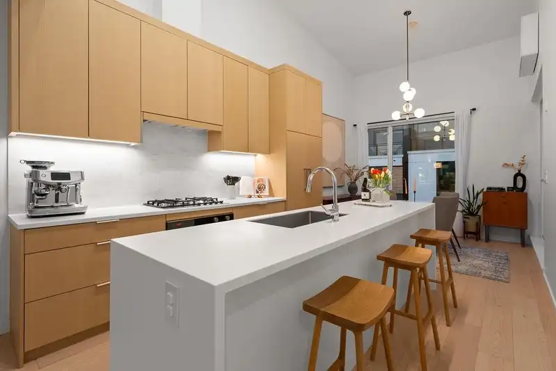 223 650 E 2ND STREET - photo 4 of 39