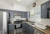 18568 64B AVENUE - thumbnail 10