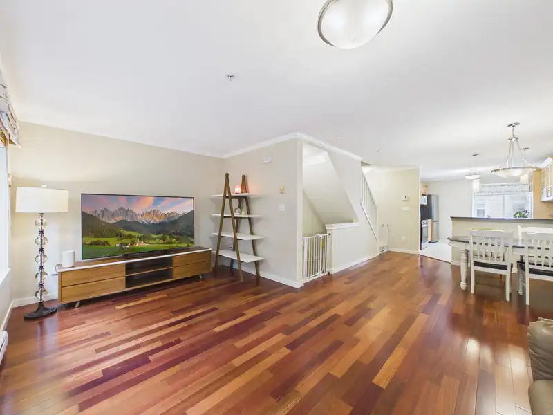 6 6498 ELGIN AVENUE - photo 3 of 27