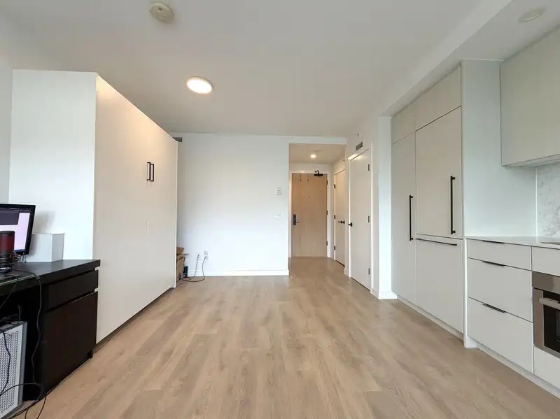 303 13685 102 AVENUE - photo 2 of 20