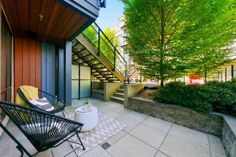 110 708 LEA AVENUE - photo 4 of 31